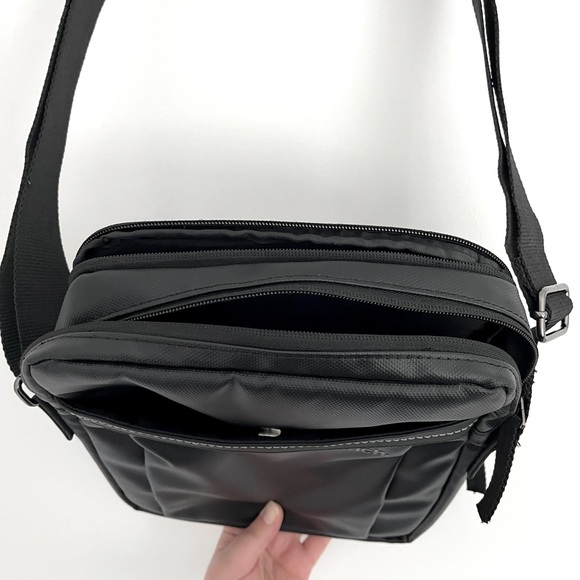 Bench - Shoulder Crossbody Bag - Picture 6 of 6